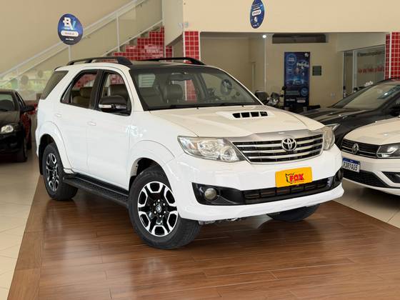 TOYOTA HILUX SW4 3.0 SRV 4X4 7 LUGARES 16V TURBO INTERCOOLER DIESEL 4P AUTOMÁTICO TOYOTA HILUX SW4 3.0 SRV 4X4 7 LUGARES 16V TURBO INTERCOOLER DIESEL 4P AUTOMÁTICO